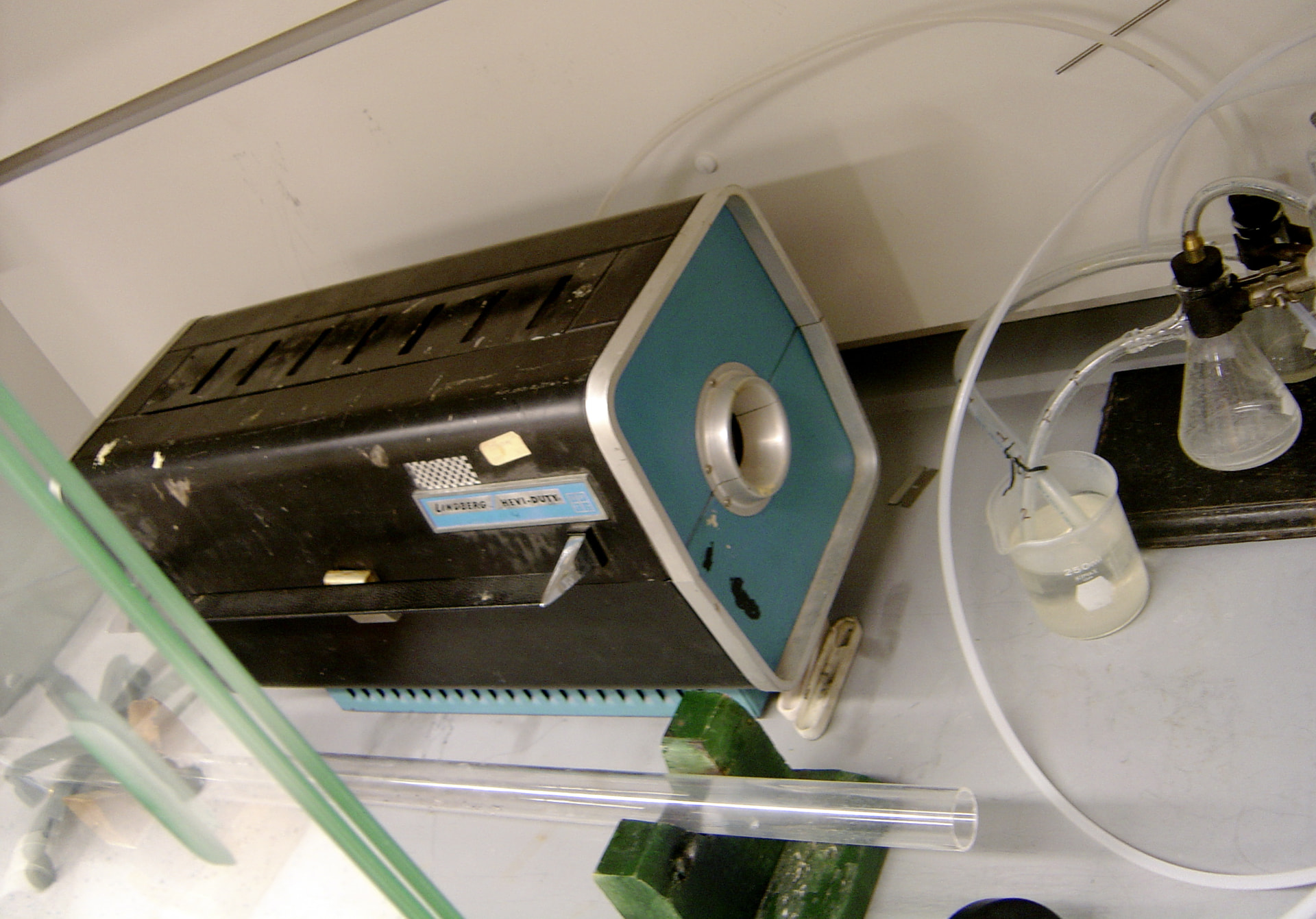 Lindberg Hevi-Duty tube furnace with quartz process tube